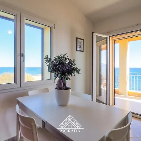 Is Femminas 43 - Fronte Mare Apartment